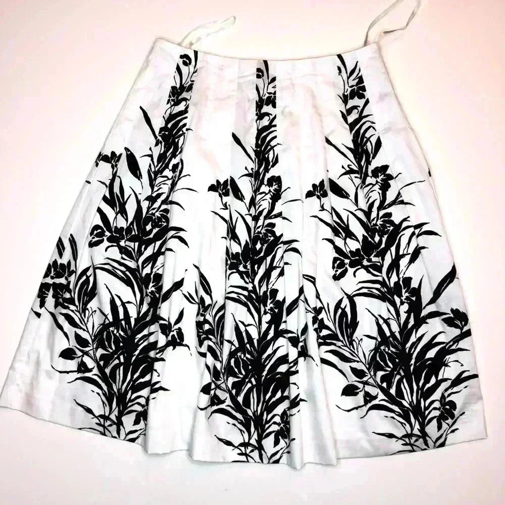 Jones New York Women’s 100% Cotton white pleated skirt with black floral print 4